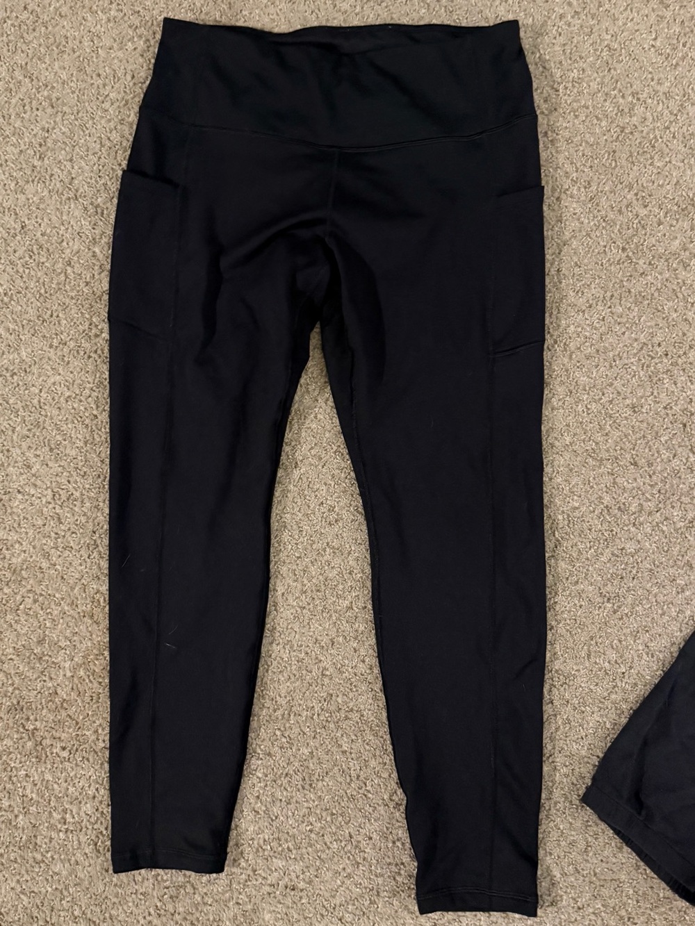 High-Waist Black Leggings with Side Pockets